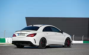 Обои автомобили Mercedes-AMG CLA 45 4MATIC - 2016