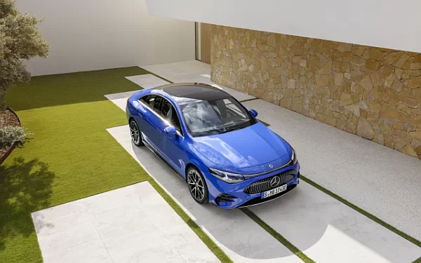   Mercedes-Benz CLA 350 4MATIC with EQ Technology AMG Line - 2025