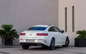 Обои автомобили Mercedes-Benz E 400 4MATIC Coupe AMG Line Edition 1 - 2017