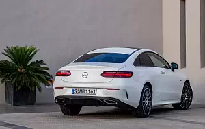 Обои автомобили Mercedes-Benz E 400 4MATIC Coupe AMG Line Edition 1 - 2017