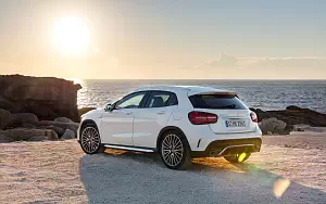 Обои автомобили Mercedes-AMG GLA 45 4MATIC - 2017