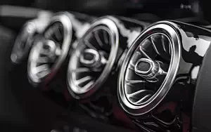   Mercedes-Benz GLA 250 4MATIC AMG Line - 2020