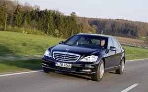   Mercedes-Benz S600 Guard - 2011