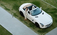 Обои автомобили Mercedes-Benz SLS AMG Roadster - 2011