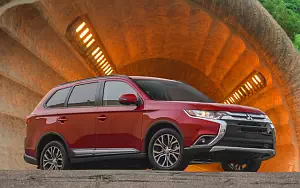   Mitsubishi Outlander SEL US-spec - 2015