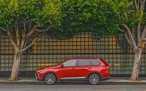   Mitsubishi Outlander SEL US-spec - 2015