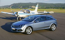 Обои автомобили Opel Astra GTC - 2005