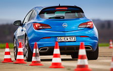 Обои автомобили Opel Astra OPC - 2012