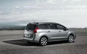 Обои автомобили Peugeot 5008 - 2013