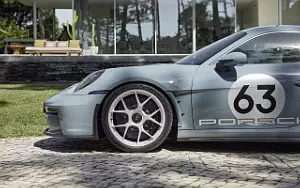   Porsche 911 S/T Heritage Design Package - 2023