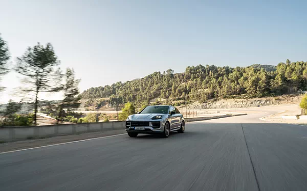   Porsche Cayenne Turbo E-Hybrid Coupe - 2023