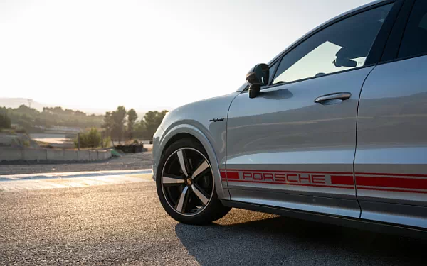   Porsche Cayenne Turbo E-Hybrid Coupe - 2023