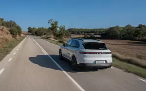   Porsche Cayenne S E-Hybrid (Carrara White Metallic) - 2023