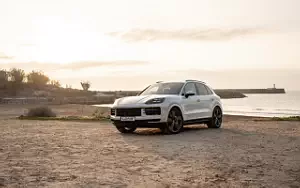   Porsche Cayenne S E-Hybrid (Carrara White Metallic) - 2023