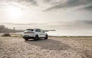   Porsche Cayenne S E-Hybrid (Carrara White Metallic) - 2023