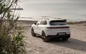  Porsche Cayenne S E-Hybrid (Carrara White Metallic) - 2023
