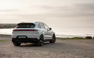   Porsche Cayenne S E-Hybrid (Carrara White Metallic) - 2023