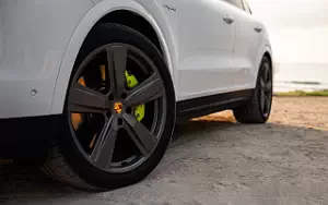   Porsche Cayenne S E-Hybrid (Carrara White Metallic) - 2023