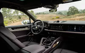   Porsche Cayenne S E-Hybrid (Carrara White Metallic) - 2023