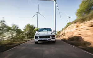   Porsche Cayenne Turbo E-Hybrid (Carrara White Metallic) - 2023