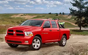   Ram 1500 Express Crew Cab - 2012