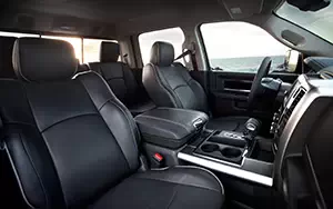   Ram 1500 Laramie Limited Crew Cab - 2012