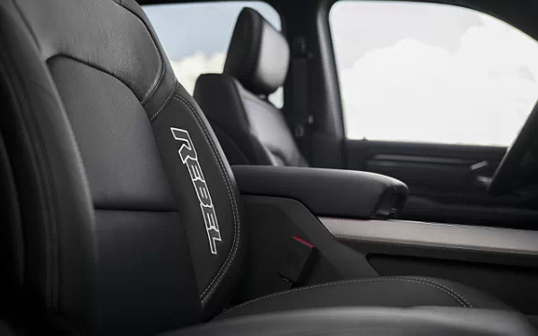   Ram 1500 Rebel (Billet Silver Metallic/Diamond Black) - 2024