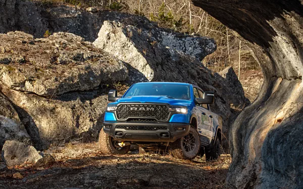   Ram 1500 Rebel (Hydro Blue/Diamond Black) - 2024