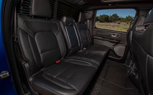   Ram 1500 Rebel (Hydro Blue/Diamond Black) - 2024