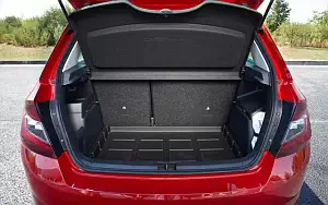 Обои автомобили Skoda Fabia - 2018