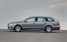 Обои автомобили Skoda Superb Combi - 2009