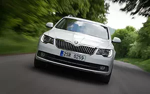   Skoda Superb Combi - 2013