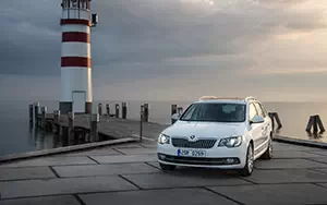   Skoda Superb Combi - 2013