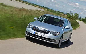 Обои автомобили Skoda Superb - 2013