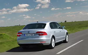 Обои автомобили Skoda Superb - 2013