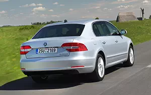 Обои автомобили Skoda Superb - 2013