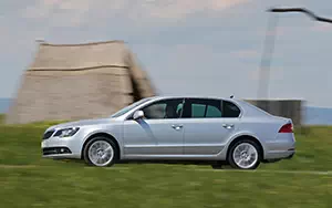Обои автомобили Skoda Superb - 2013