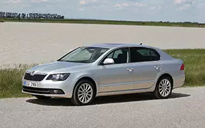 Обои автомобили Skoda Superb - 2013