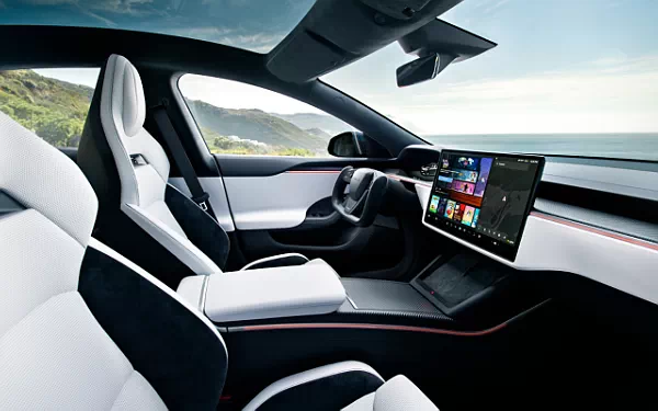   Tesla Model S Plaid - 2025