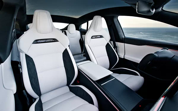   Tesla Model S Plaid - 2025