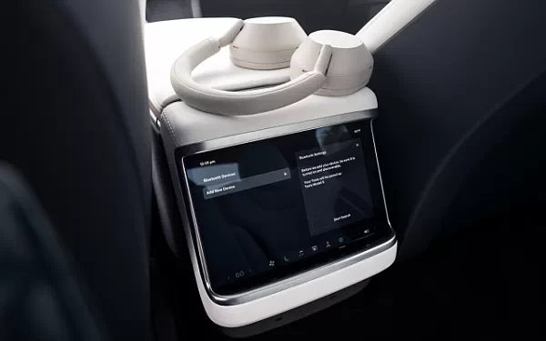   Tesla Model S Plaid - 2025