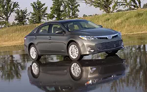 Обои автомобили Toyota Avalon Hybrid - 2013