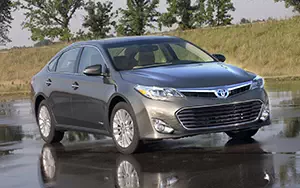 Обои автомобили Toyota Avalon Hybrid - 2013