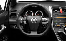 Обои автомобили Toyota Auris - 2010