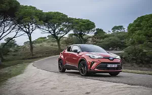   Toyota C-HR Hybrid (Orange) - 2019
