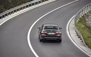   Toyota Camry Hybrid - 2019