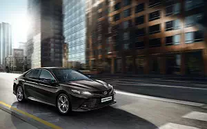   Toyota Camry Hybrid - 2019