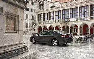   Toyota Camry Hybrid - 2019