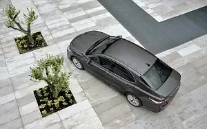   Toyota Camry Hybrid - 2019