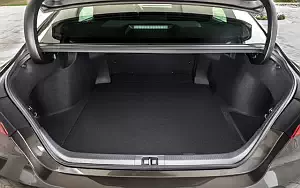   Toyota Camry Hybrid - 2019